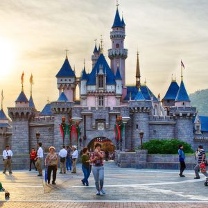 Du lịch Hồng Kông vui chơi tại Disney Land